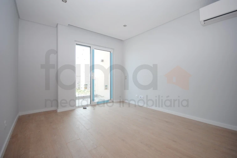 Apartamento T3 para Venda em Carcavelos e Parede Foto 2