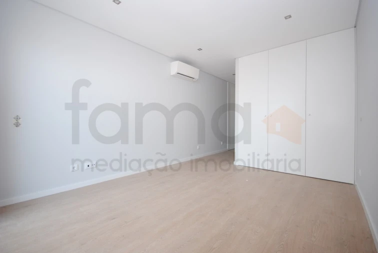 Apartamento T3 para Venda em Carcavelos e Parede Foto 22