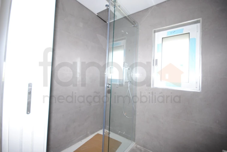 Apartamento T3 para Venda em Carcavelos e Parede Foto 29