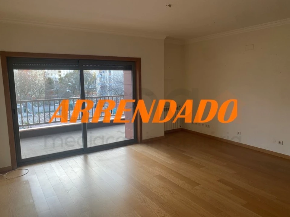 Apartamento T1 para Arrendamento em Olivais Foto 1
