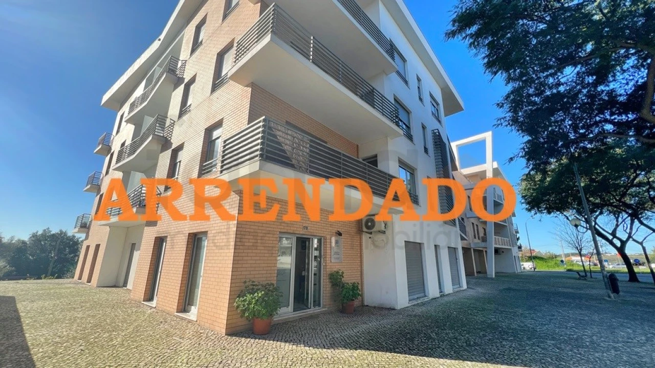 Loja para Arrendamento em Carnaxide e Queijas Foto 1