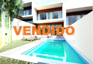 Moradia T4 para Venda em São Domingos de Rana