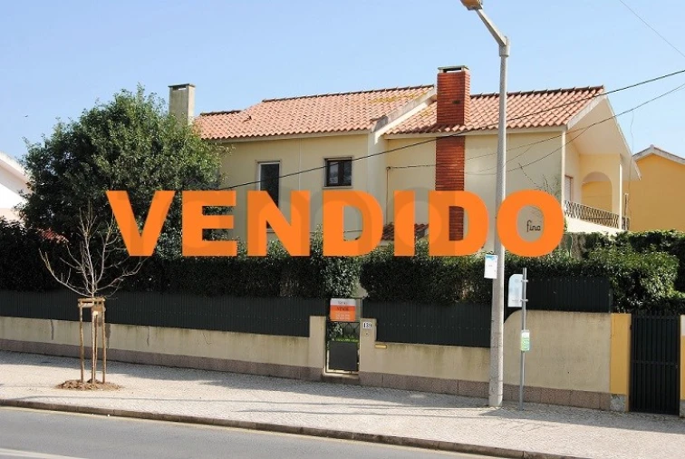 Moradia T5 para Venda em Carcavelos e Parede