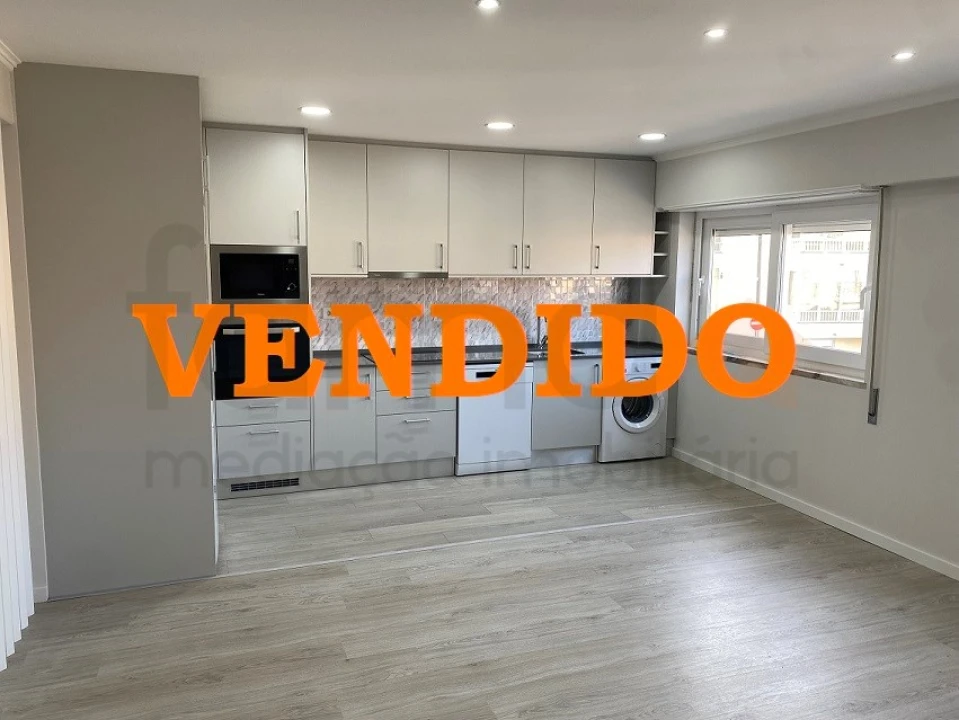 Apartamento T2 para Venda em São Domingos de Rana Foto 1
