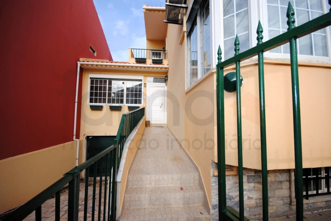 Moradia T5 para Venda em São Domingos de Rana Foto 6