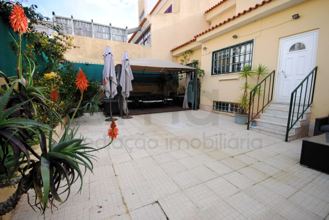 Moradia T5 para Venda em São Domingos de Rana Foto 1