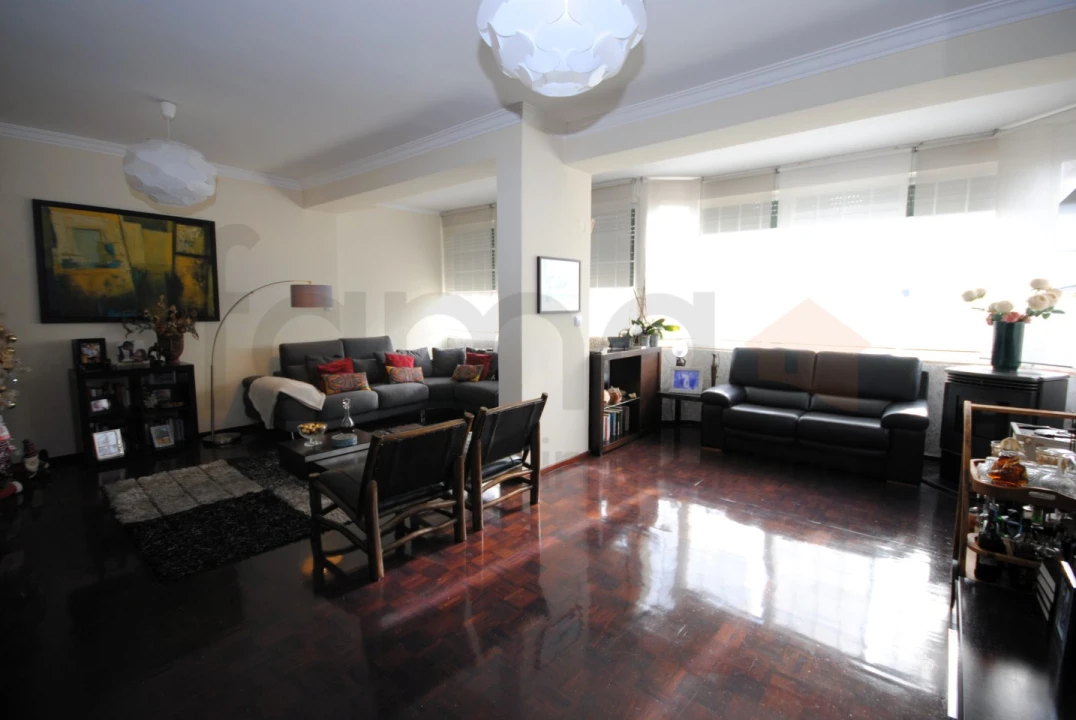 Moradia T5 para Venda em São Domingos de Rana Foto 33