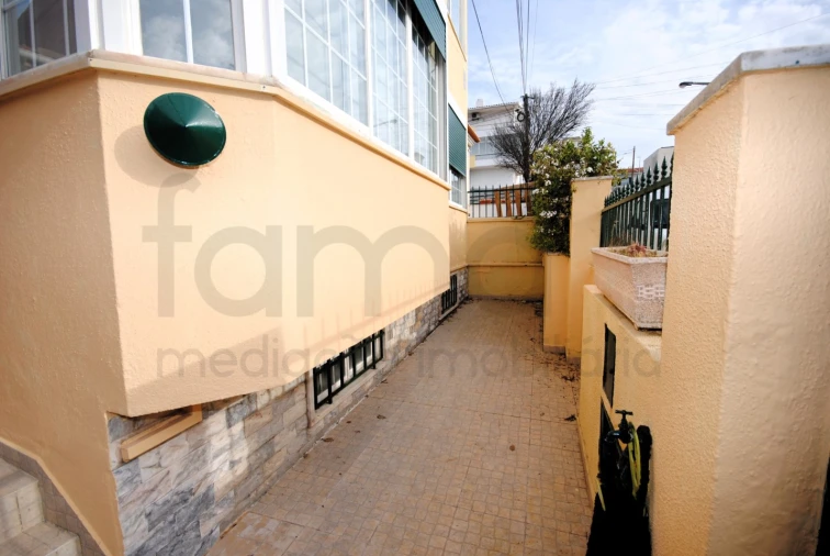 Moradia T5 para Venda em São Domingos de Rana Foto 7