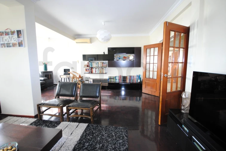 Moradia T5 para Venda em São Domingos de Rana Foto 36