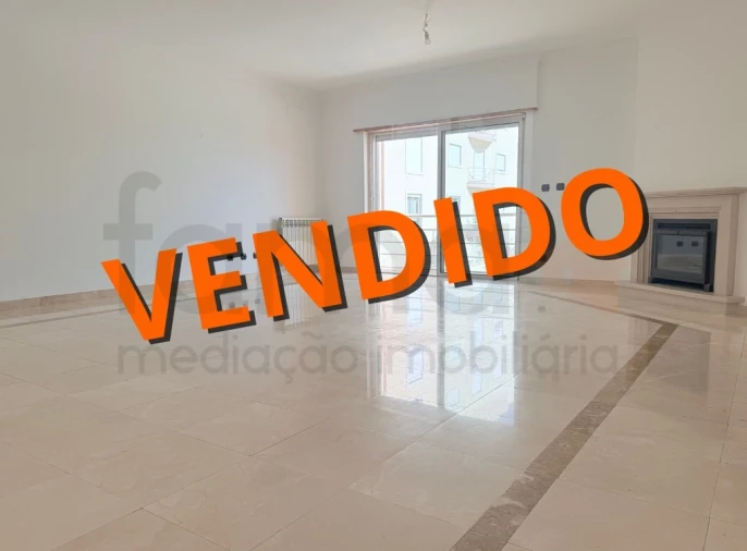 Apartamento T2 para Venda em Carcavelos e Parede