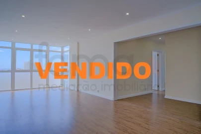 Apartamento T3 para Venda em São Domingos de Rana
