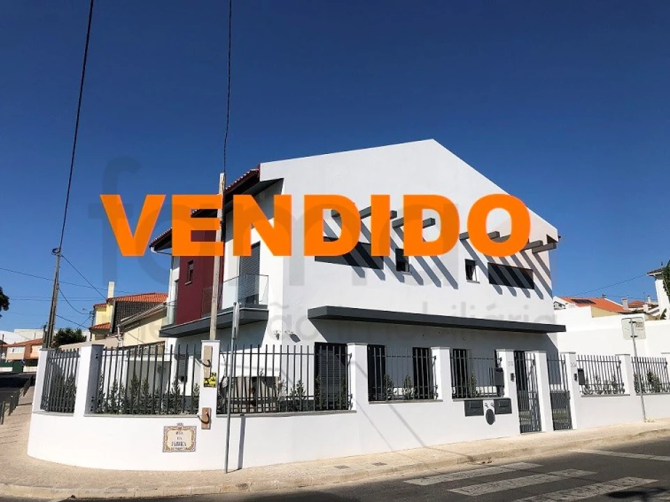 Moradia T2 para Venda em São Domingos de Rana Foto 1