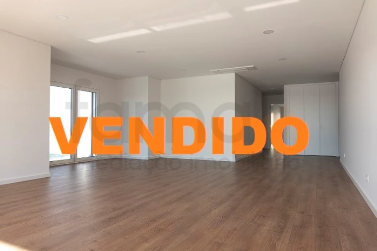 Apartamento T2 para Venda em Carcavelos e Parede