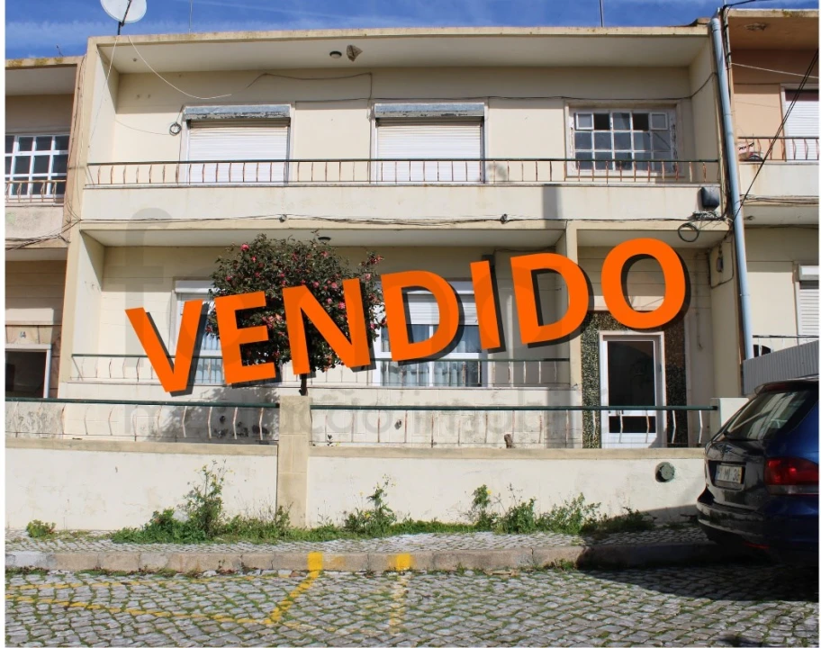 Moradia T3 para Venda em Laranjeiro e Feijó Foto 1