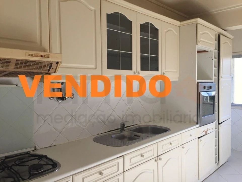 Apartamento T3 para Venda em São Domingos de Rana Foto 1