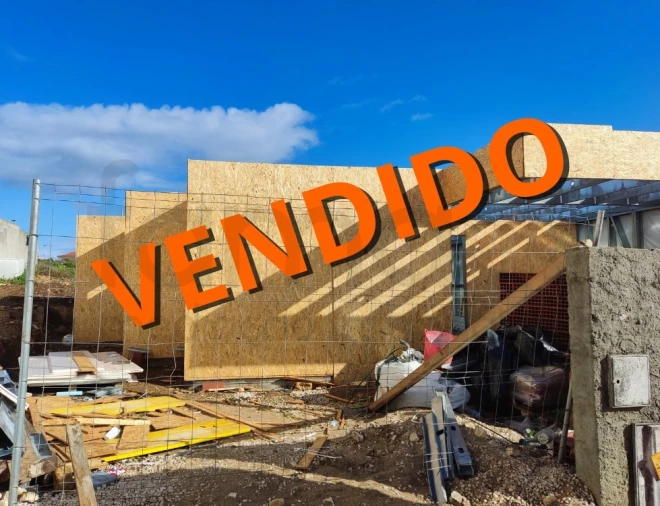 Moradia T2 para Venda em São Domingos de Rana