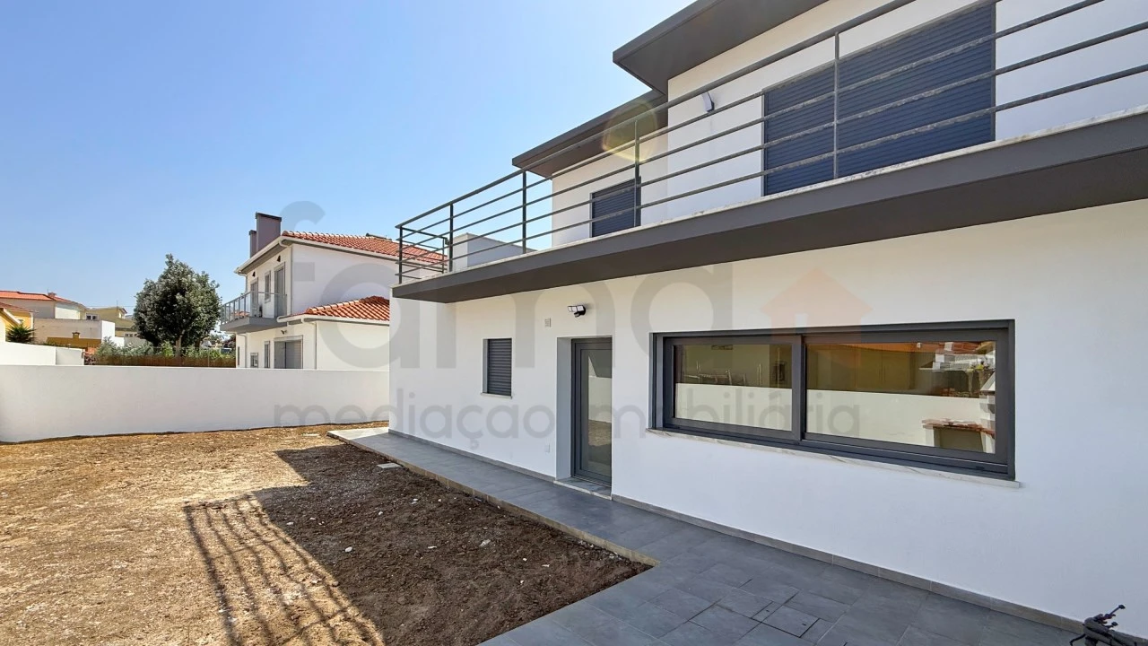 Moradia T3 para Arrendamento em Silveira Foto 3