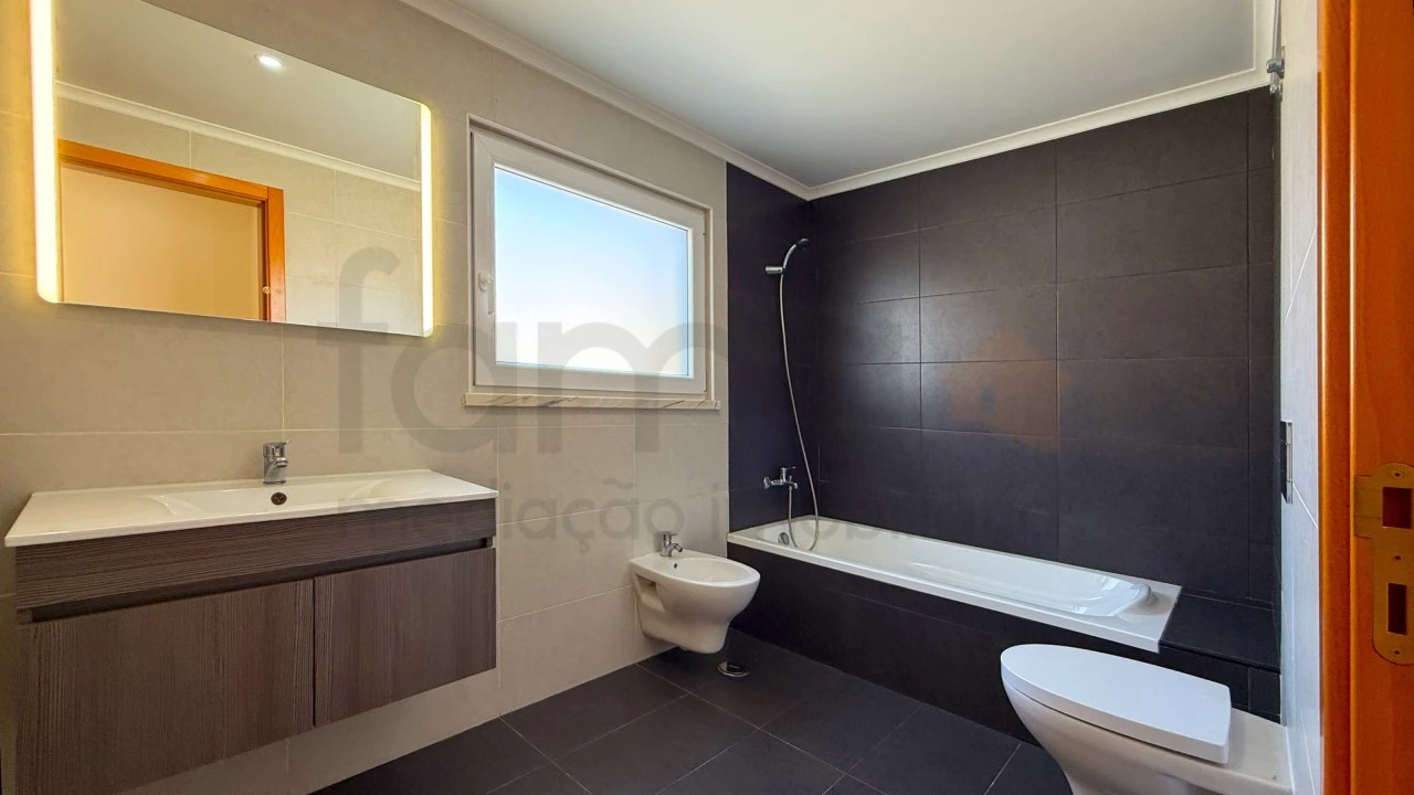 Moradia T3 para Arrendamento em Silveira Foto 29