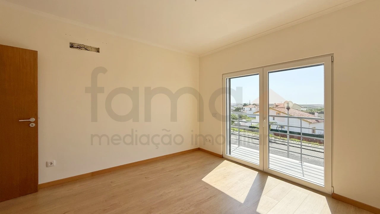 Moradia T3 para Arrendamento em Silveira Foto 35