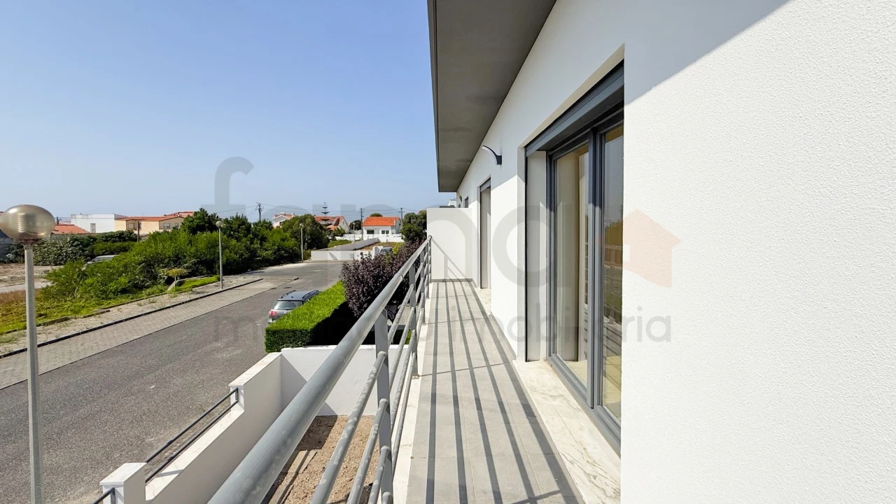 Moradia T3 para Arrendamento em Silveira Foto 38