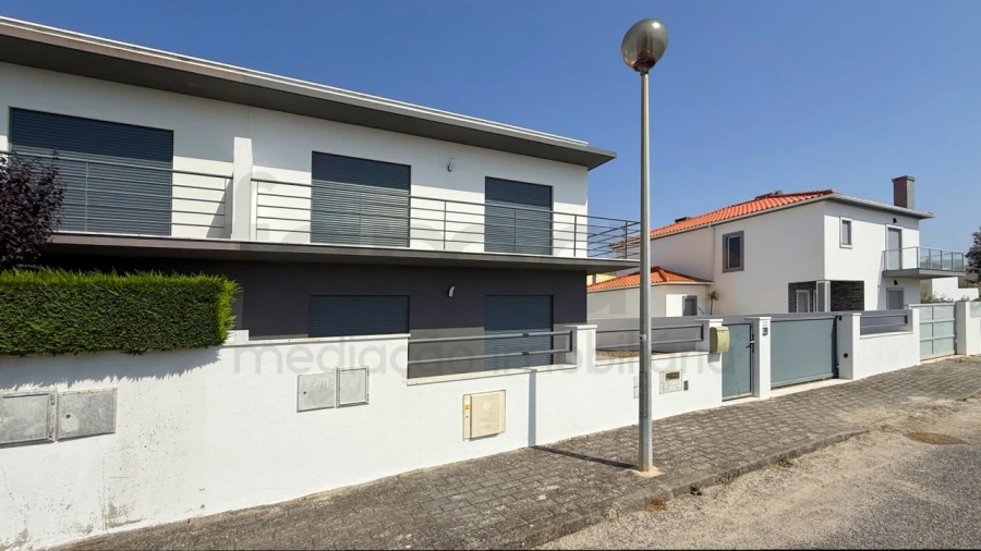 Moradia T3 para Arrendamento em Silveira Foto 2