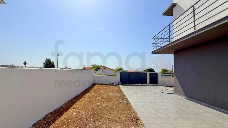 Moradia T3 para Arrendamento em Silveira Foto 4