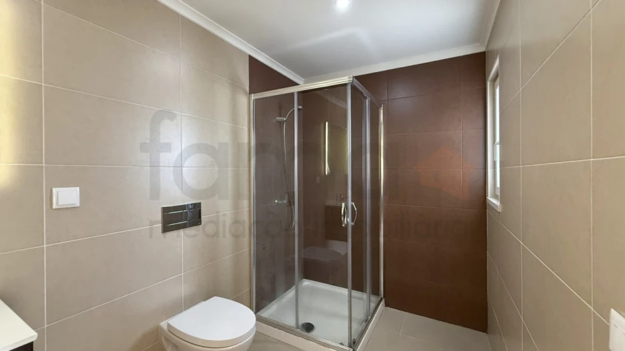 Moradia T3 para Arrendamento em Silveira Foto 17