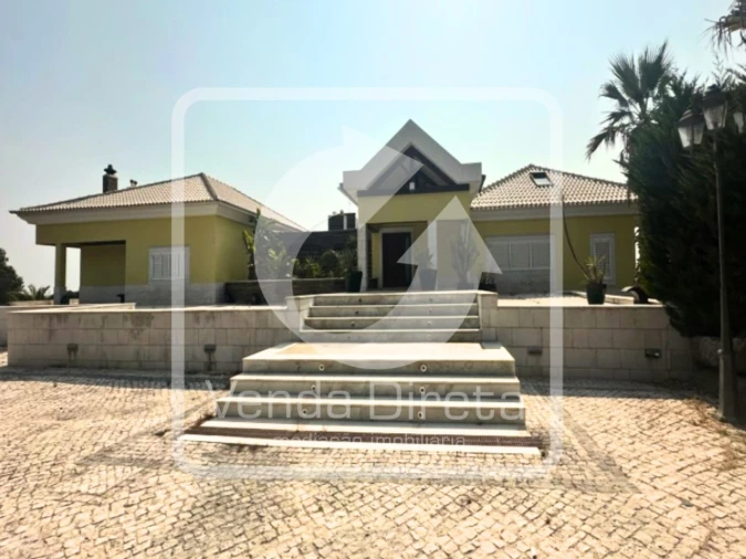 Moradia T6 para Venda em Queluz e Belas Foto 2