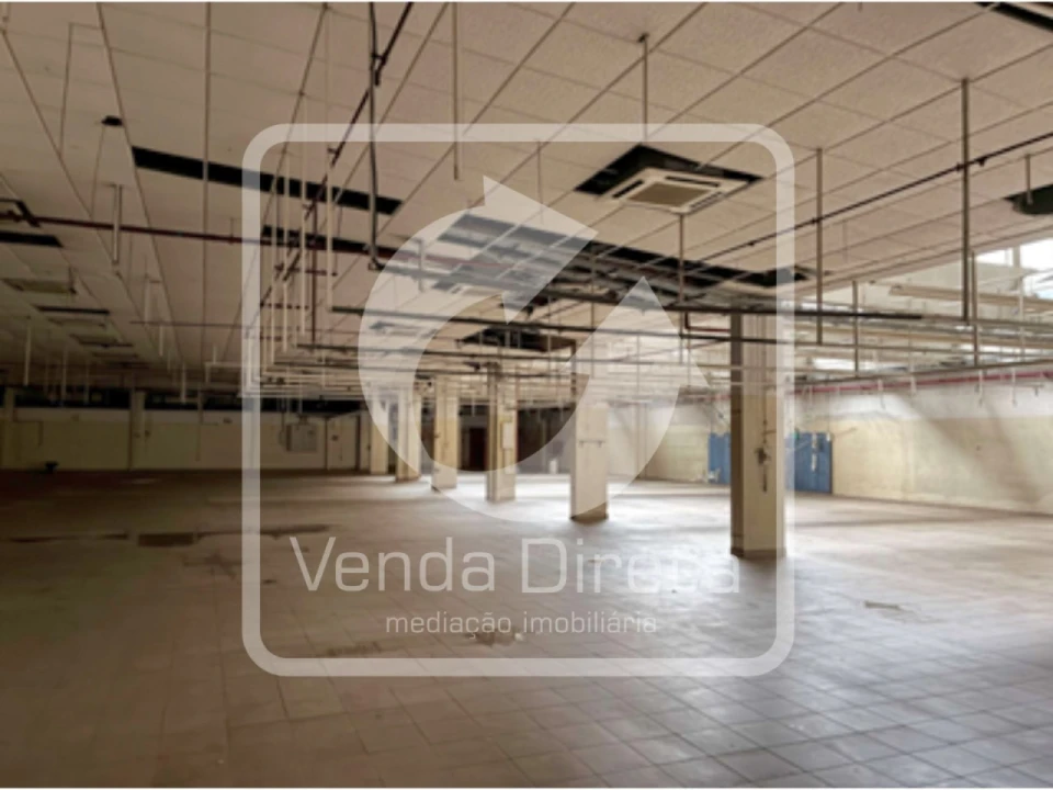 Armazém para Venda em Alfragide Foto 3
