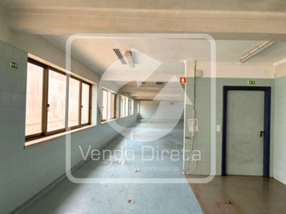 Armazém para Venda em Alfragide Foto 10