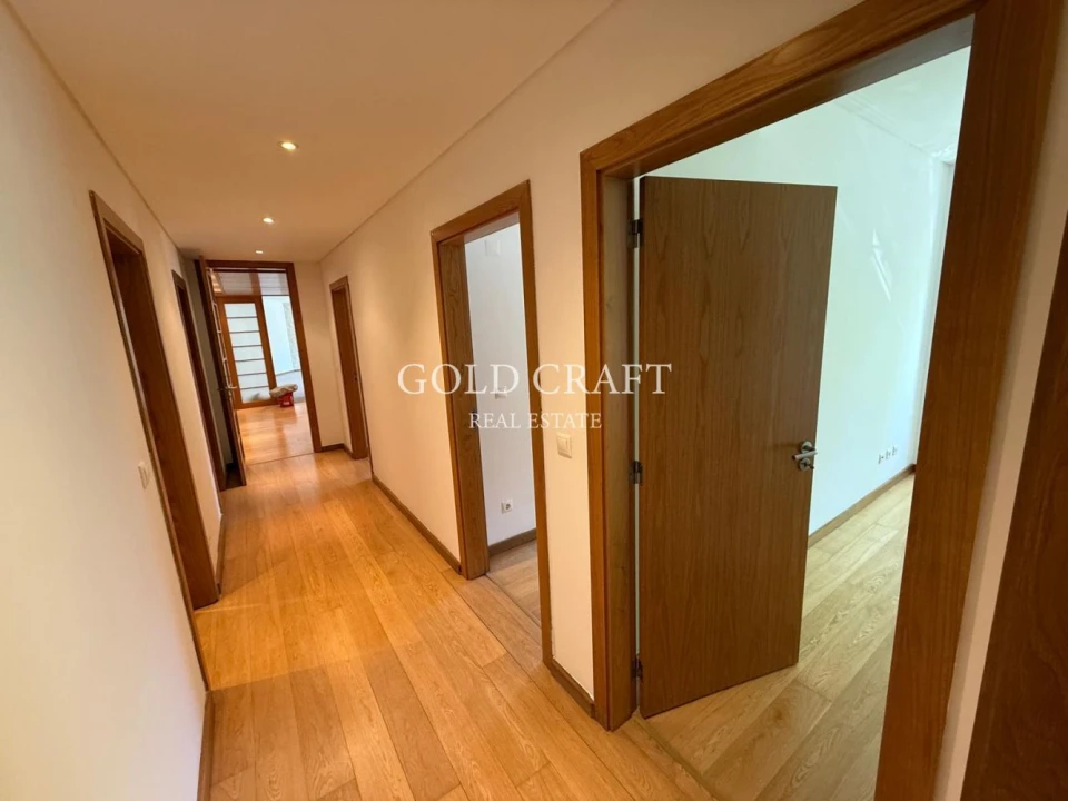 Apartamento T4 para Venda em São Domingos de Benfica Foto 3