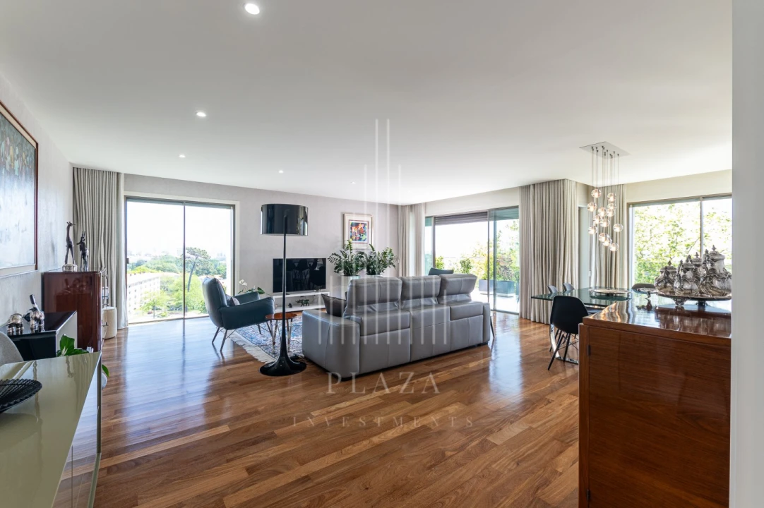 Apartamento T4 para Venda em Lordelo do Ouro e Massarelos Foto 2