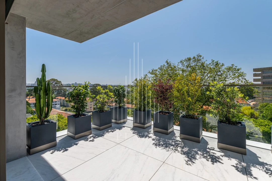 Apartamento T4 para Venda em Lordelo do Ouro e Massarelos Foto 1
