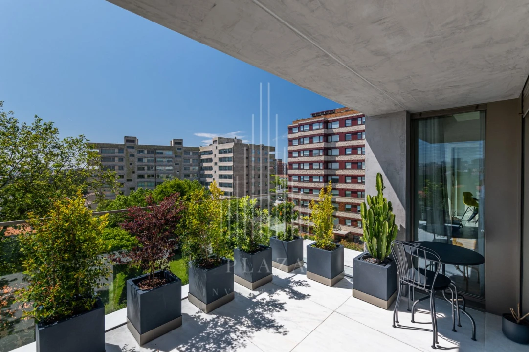 Apartamento T4 para Venda em Lordelo do Ouro e Massarelos Foto 5