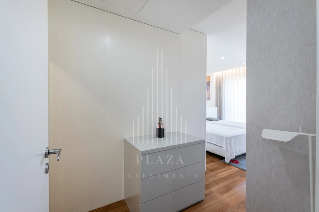 Apartamento T4 para Venda em Lordelo do Ouro e Massarelos Foto 13