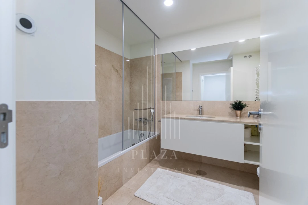 Apartamento T4 para Venda em Lordelo do Ouro e Massarelos Foto 22
