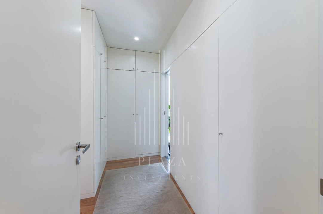 Apartamento T4 para Venda em Lordelo do Ouro e Massarelos Foto 24