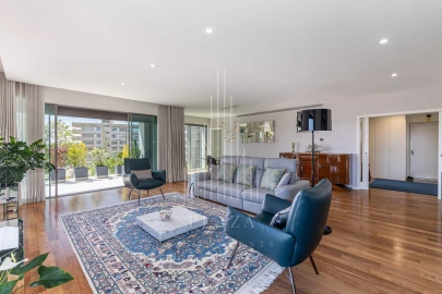 Apartamento T4 para Venda em Lordelo do Ouro e Massarelos