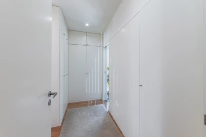 Apartamento T4 para Venda em Lordelo do Ouro e Massarelos