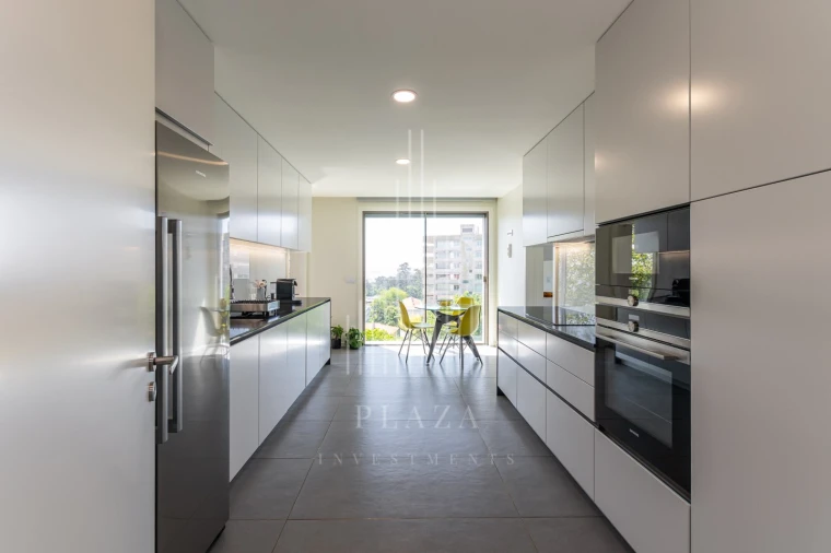 Apartamento T4 para Venda em Lordelo do Ouro e Massarelos Foto 6