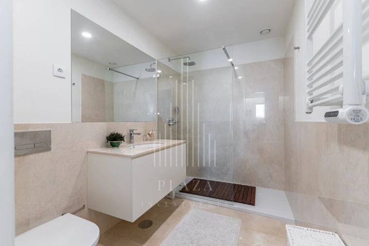 Apartamento T4 para Venda em Lordelo do Ouro e Massarelos Foto 16