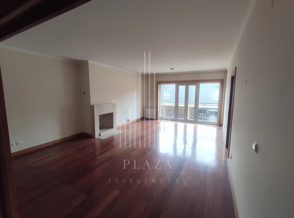 Apartamento T2 para Venda em Lordelo do Ouro e Massarelos Foto 2