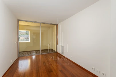 Apartamento T3 para Venda em Lordelo do Ouro e Massarelos