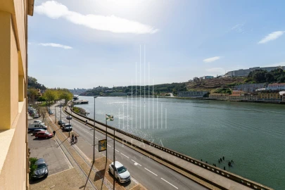 Apartamento T3 para Venda em Lordelo do Ouro e Massarelos