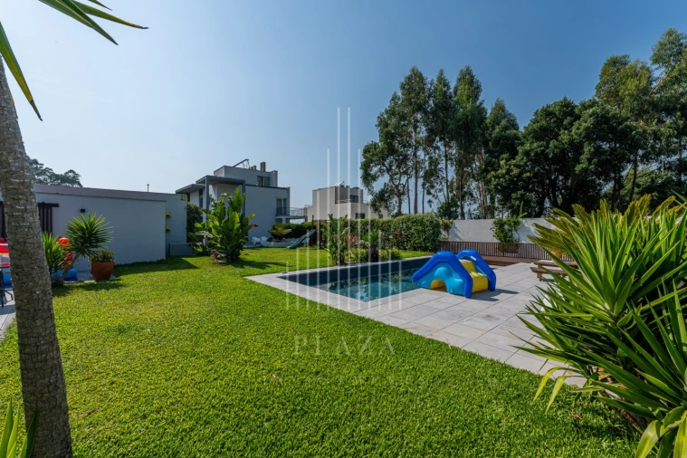 Moradia T4 para Venda em Gulpilhares e Valadares Foto 4