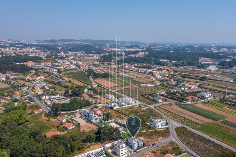 Moradia T4 para Venda em Gulpilhares e Valadares Foto 59