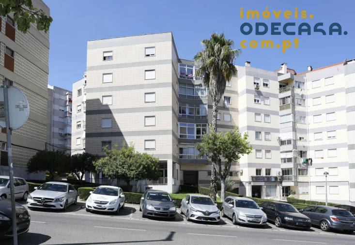 Apartamento T3 para Venda em Póvoa de Santo Adrião e Olival Basto Foto 9