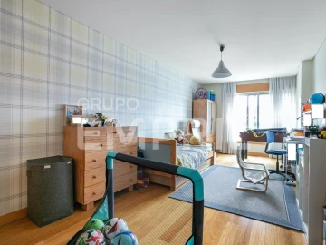 Apartamento T4 para Venda em Ramalde