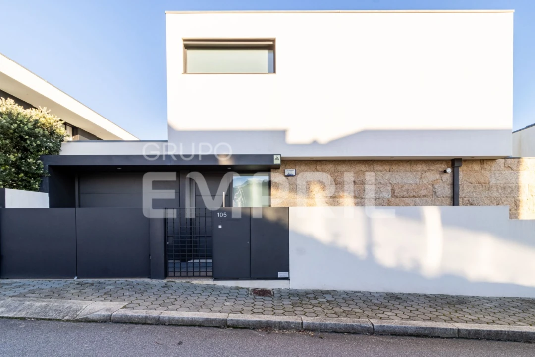 Moradia T3 para Venda em São Felix da Marinha Foto 2