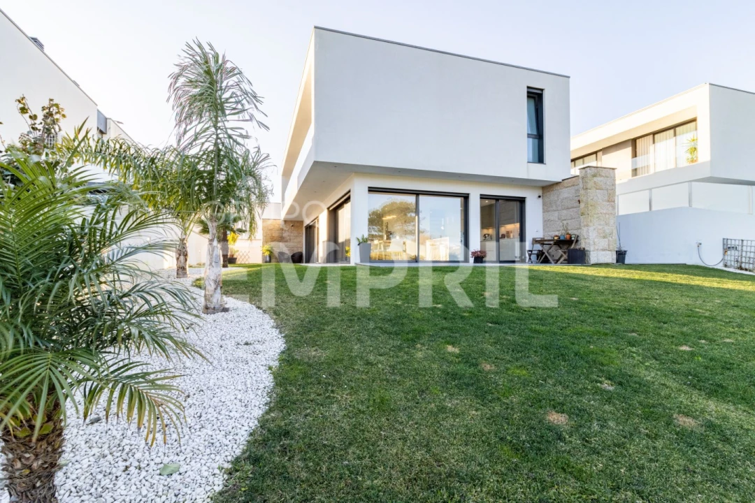 Moradia T3 para Venda em São Felix da Marinha Foto 3